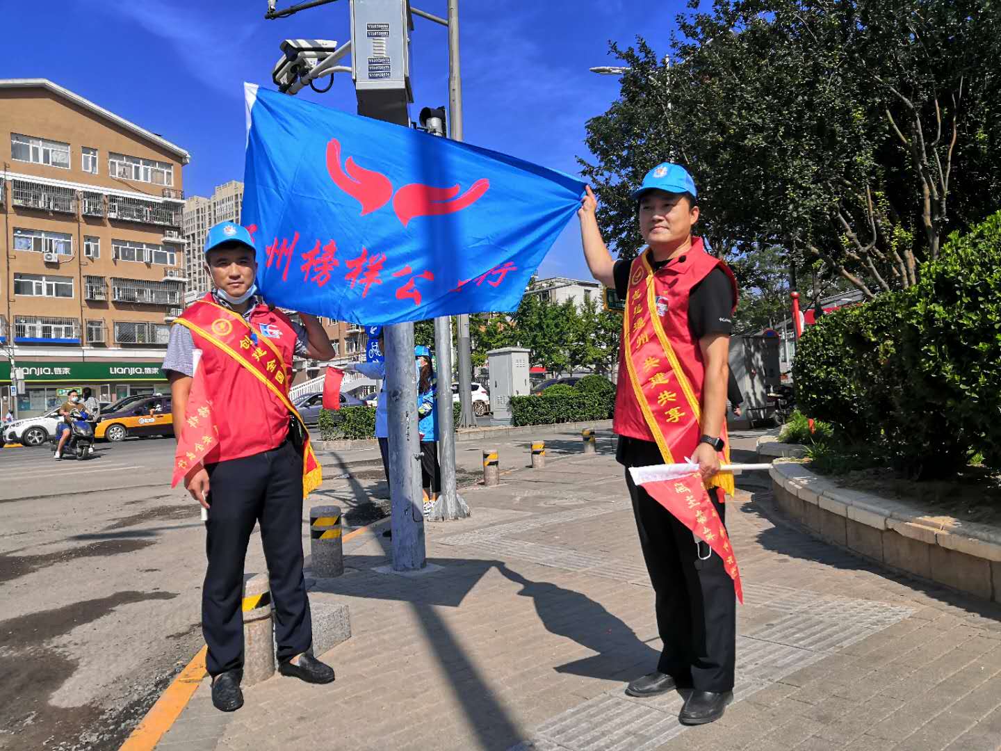 <strong>看干老女人大黑逼黄视频</strong>